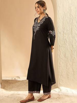 Women Embroidered Kurta with Trousers 5