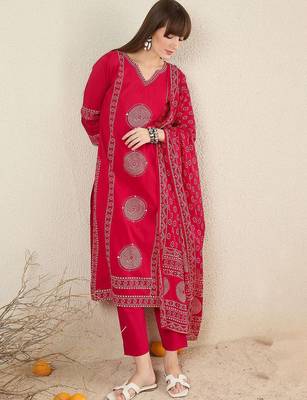 Ethnic Motifs Printed Cotton V-Neck Straight Kurta with Trousers & Dupatta 4