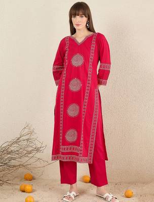 Ethnic Motifs Printed Cotton V-Neck Straight Kurta with Trousers & Dupatta 6