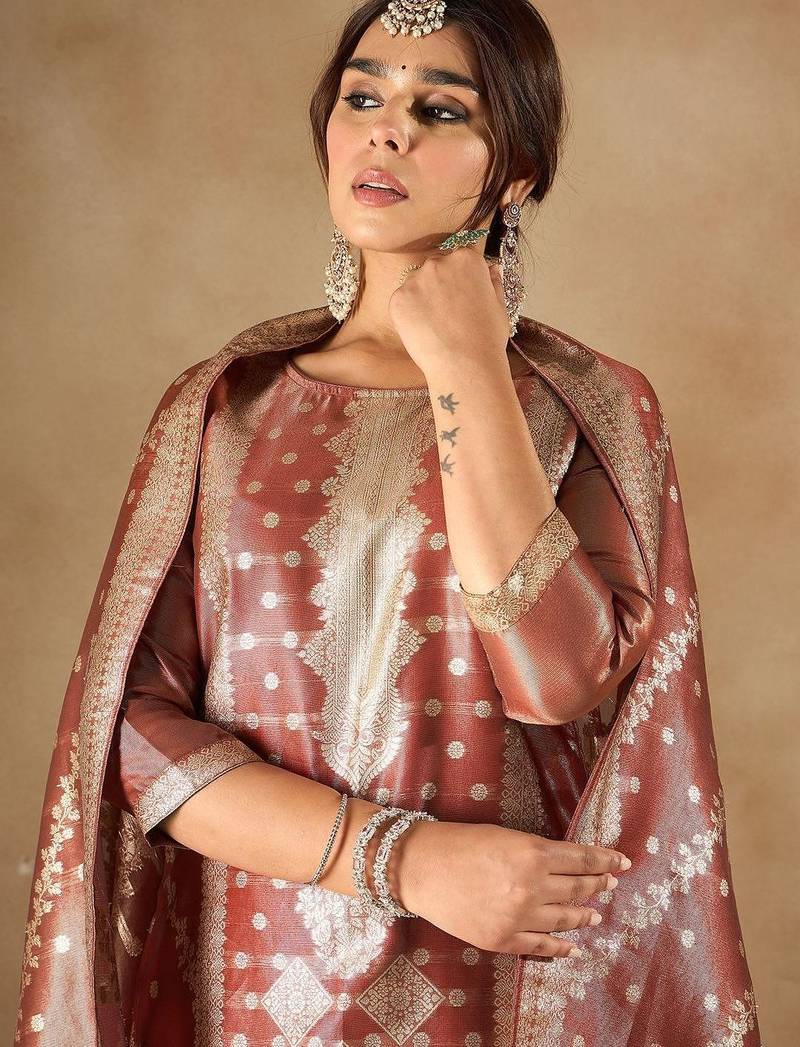 Women Ethnic Motifs Kurta with Trousers & With Dupatta