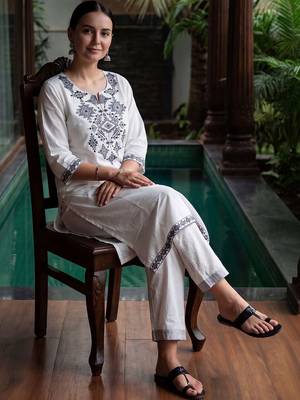 Women Ethnic Motifs Embroidered Thread Work Cotton Kurta with Trousers 1