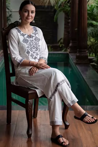 Women Ethnic Motifs Embroidered Thread Work Cotton Kurta with Trousers