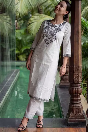 Women Ethnic Motifs Embroidered Thread Work Cotton Kurta with Trousers