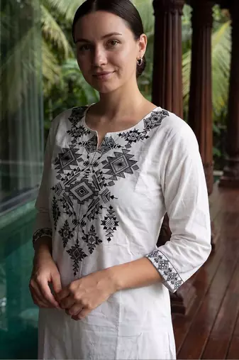Women Ethnic Motifs Embroidered Thread Work Cotton Kurta with Trousers