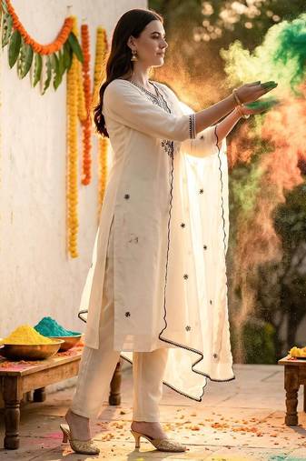 Women Ethnic Motifs Embroidered Thread Work Republic Day Kurta with Trousers & With Dupatta