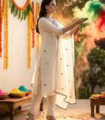 Women Ethnic Motifs Embroidered Thread Work Republic Day Kurta with Trousers & With Dupatta