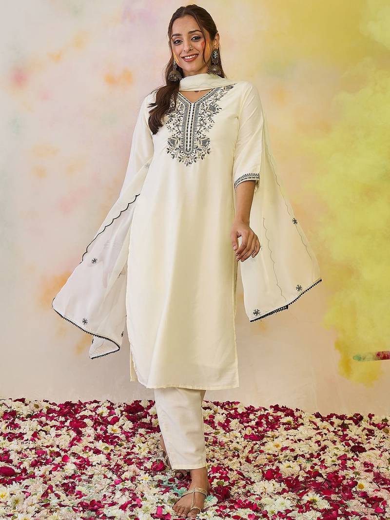 Women Ethnic Motifs Embroidered Thread Work Republic Day Kurta with Trousers & With Dupatta