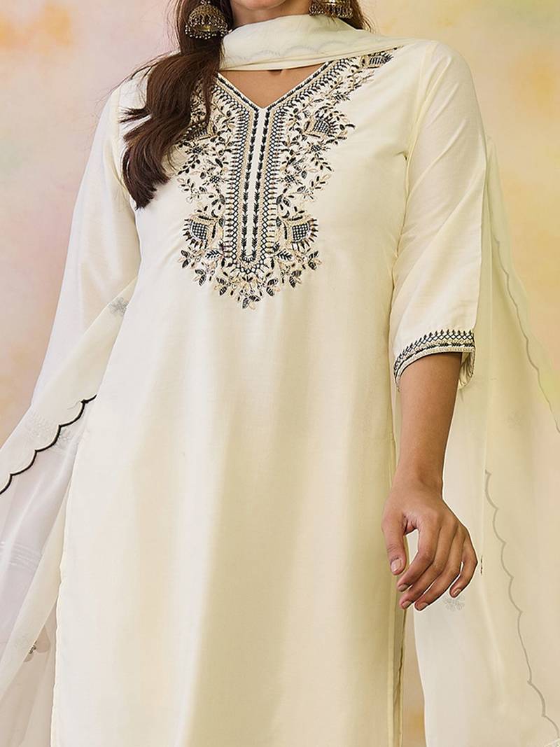Women Ethnic Motifs Embroidered Thread Work Republic Day Kurta with Trousers & With Dupatta