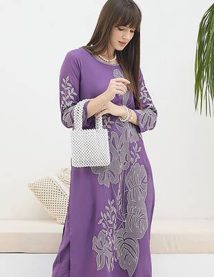 Women Floral Printed Kurta with Trousers 1