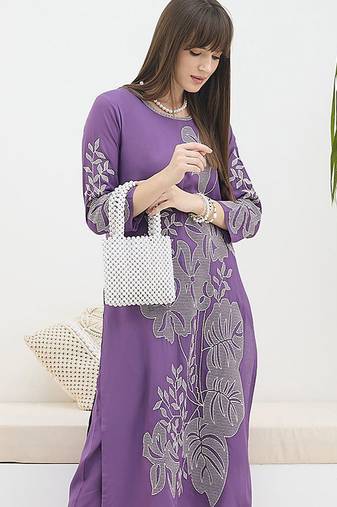 Women Floral Printed Kurta with Trousers