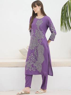 Women Floral Printed Kurta with Trousers 3