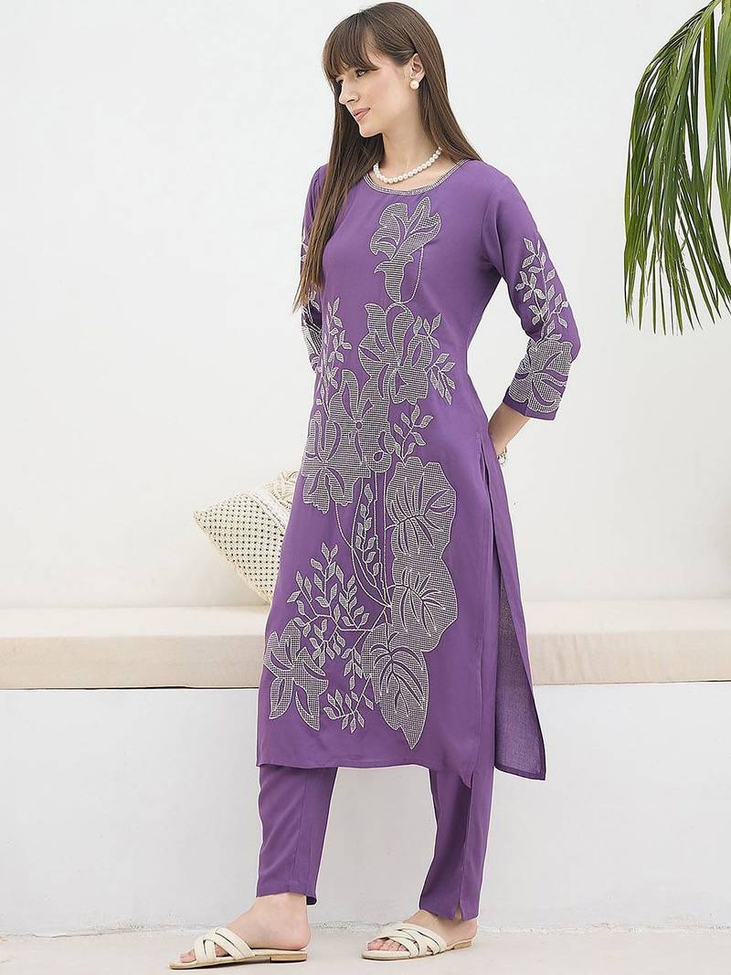 Women Floral Printed Kurta with Trousers