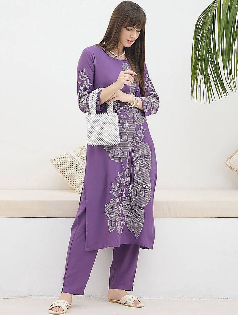 Women Floral Printed Kurta with Trousers