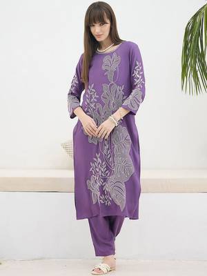 Women Floral Printed Kurta with Trousers 6