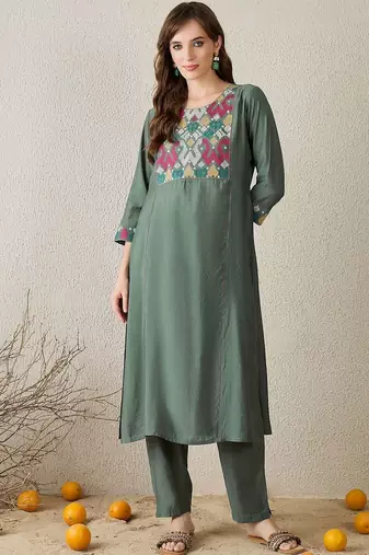 Women Embroidered Thread Work Kurta with Trousers