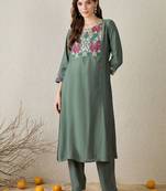 Women Embroidered Thread Work Kurta with Trousers