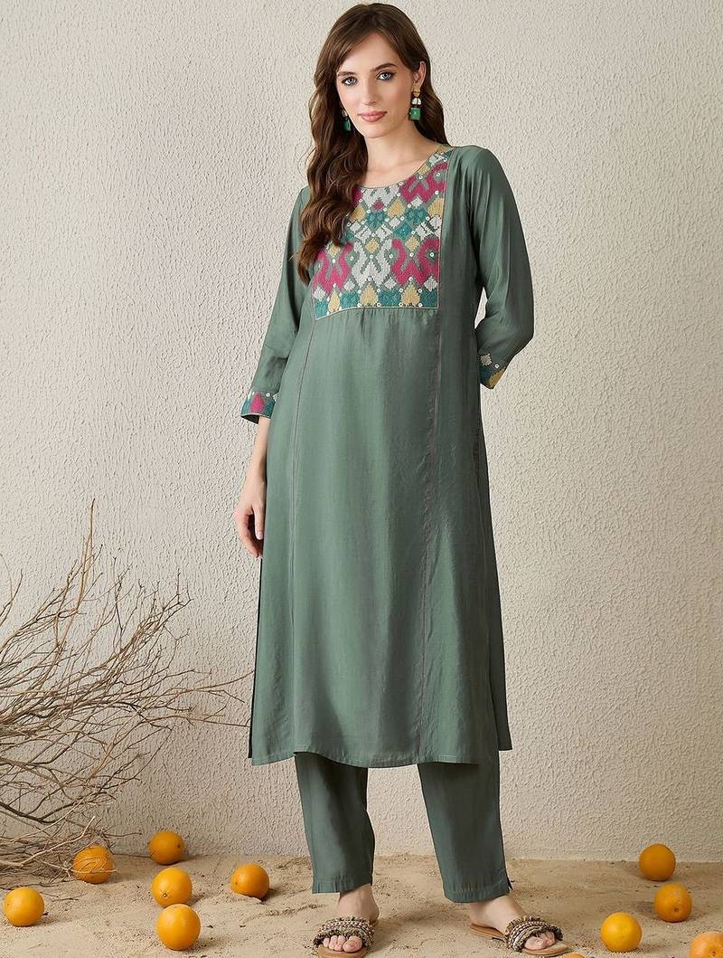 Women Embroidered Thread Work Kurta with Trousers