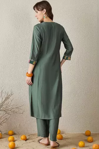 Women Embroidered Thread Work Kurta with Trousers