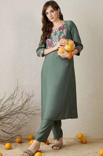 Women Embroidered Thread Work Kurta with Trousers