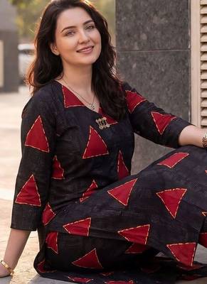 Women Printed Kurta with Trousers 2