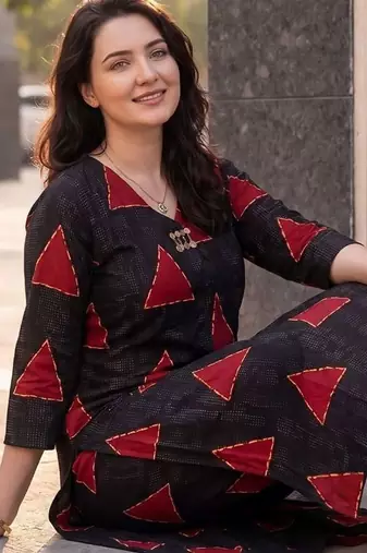Women Printed Kurta with Trousers