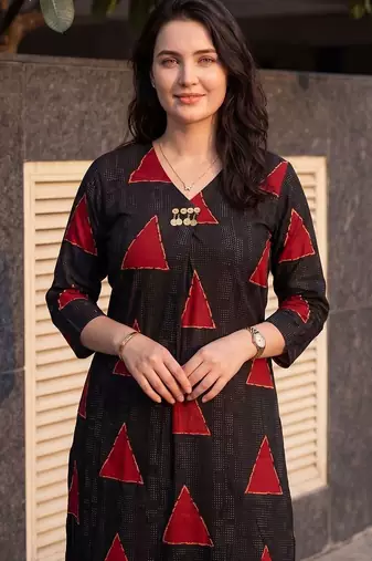 Women Printed Kurta with Trousers