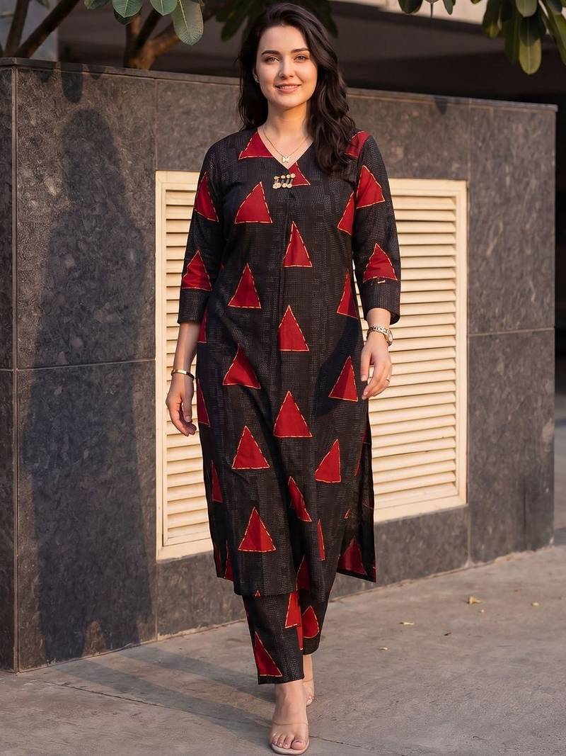Women Printed Kurta with Trousers