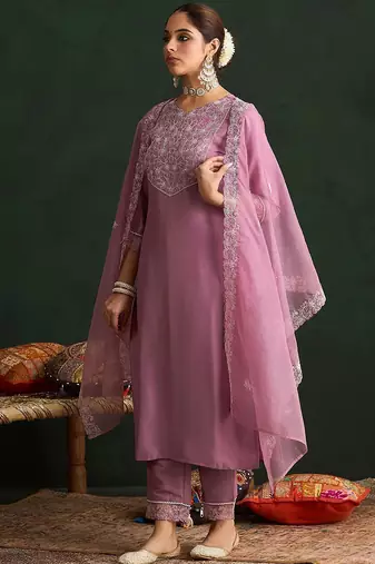 Women Floral Yoke Design Thread Work Kurta with Trousers & With Dupatta