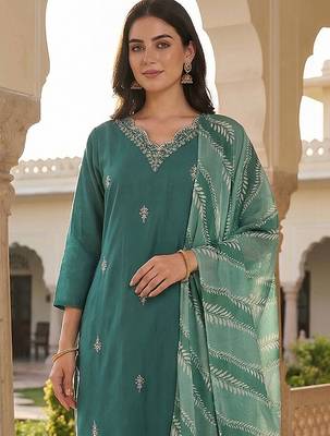 Women Ethnic Motifs Embroidered Thread Work Kurta with Trousers & With Dupatta 2
