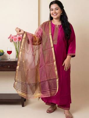 Women Embroidered Thread Work Kurta With Trousers & Dupatta 5