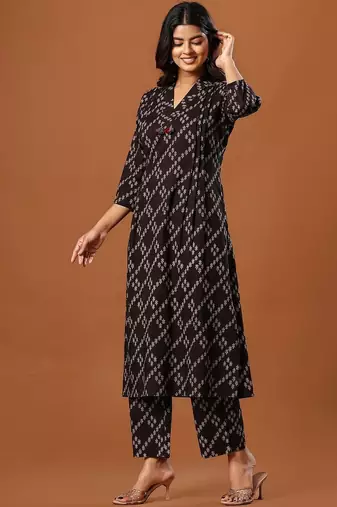 Women Ethnic Motifs Printed Cotton Kurta with Trousers