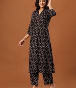 Women Ethnic Motifs Printed Cotton Kurta with Trousers