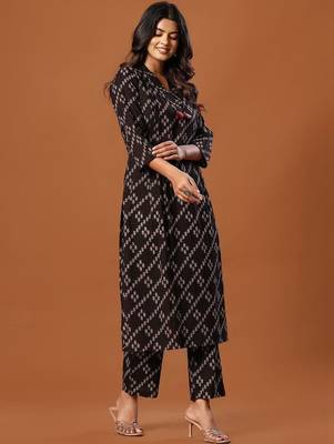 Women Ethnic Motifs Printed Cotton Kurta with Trousers 2