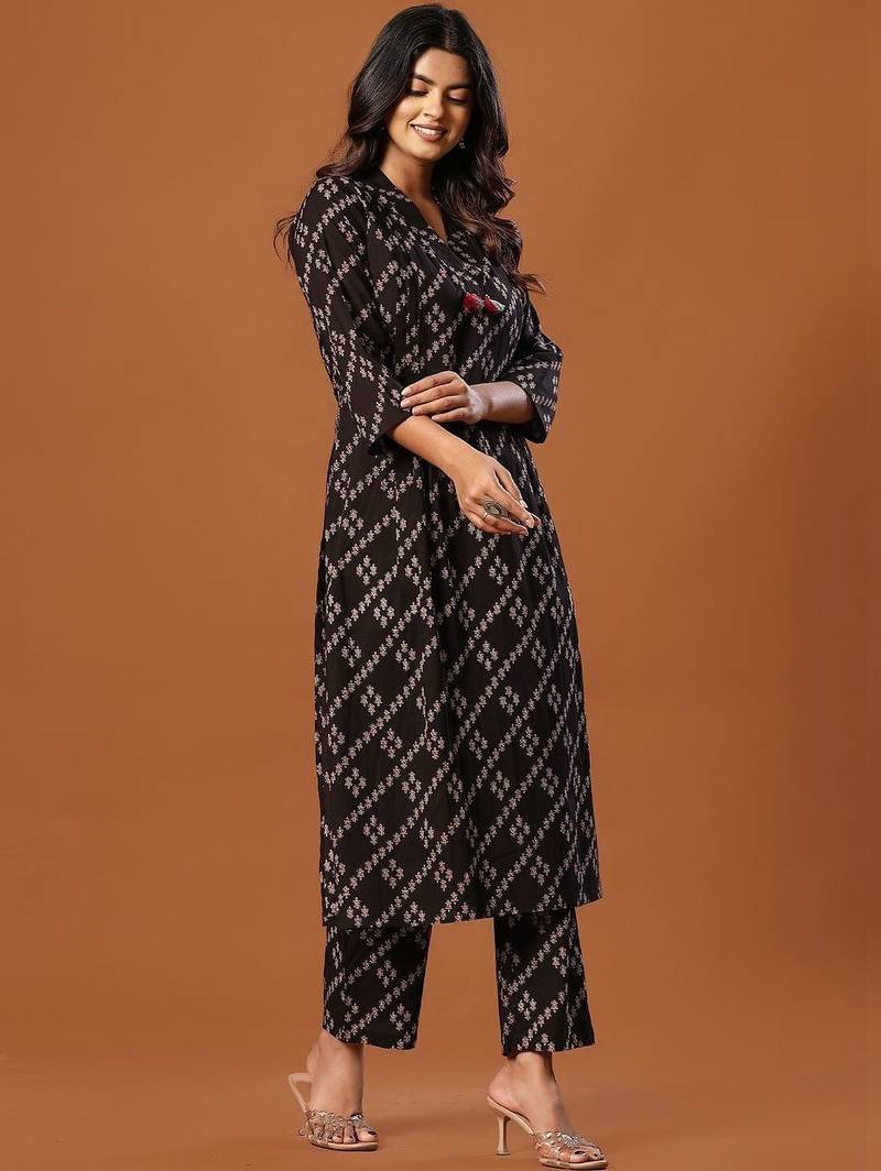 Women Ethnic Motifs Printed Cotton Kurta with Trousers