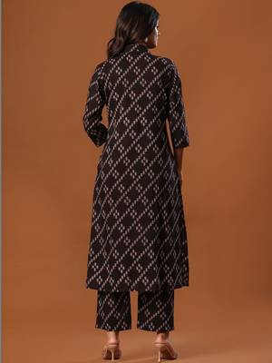 Women Ethnic Motifs Printed Cotton Kurta with Trousers 3