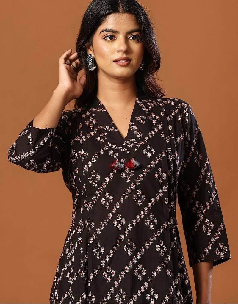 Women Ethnic Motifs Printed Cotton Kurta with Trousers