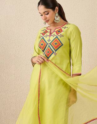 Women Ethnic Motifs Printed Kurta with Trousers & Dupatta 2