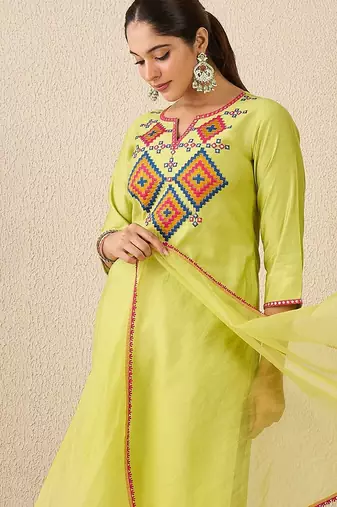Women Ethnic Motifs Printed Kurta with Trousers & Dupatta