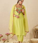 Women Ethnic Motifs Printed Kurta with Trousers & Dupatta