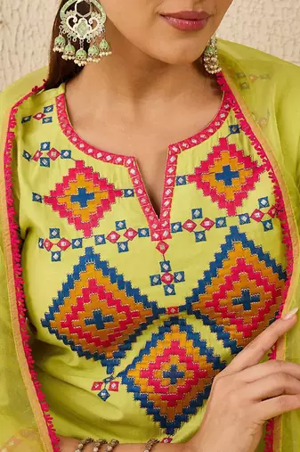 Women Ethnic Motifs Printed Kurta with Trousers & Dupatta