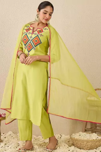 Women Ethnic Motifs Printed Kurta with Trousers & Dupatta
