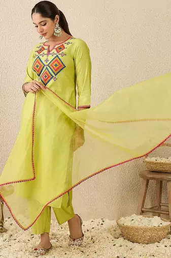Women Ethnic Motifs Printed Kurta with Trousers & Dupatta