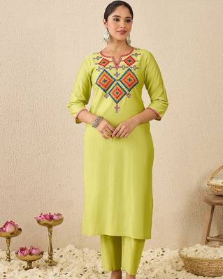 Women Ethnic Motifs Printed Kurta with Trousers & Dupatta 7