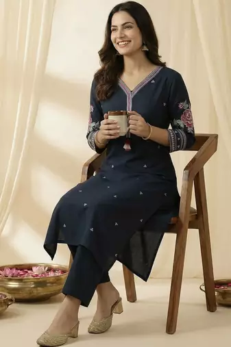 Women Floral Embroidered Thread Work Kurta with Trousers