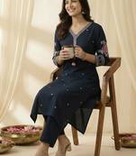 Women Floral Embroidered Thread Work Kurta with Trousers