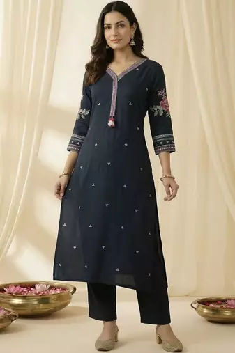 Women Floral Embroidered Thread Work Kurta with Trousers