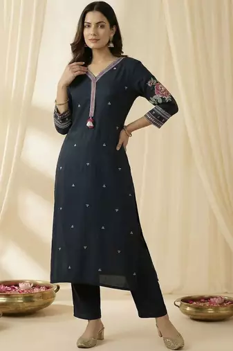 Women Floral Embroidered Thread Work Kurta with Trousers