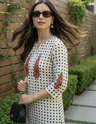 Women Printed Beads and Stones Cotton Kurta with Trousers 2