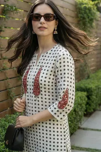 Women Printed Beads and Stones Cotton Kurta with Trousers