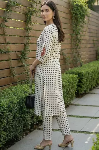 Women Printed Beads and Stones Cotton Kurta with Trousers